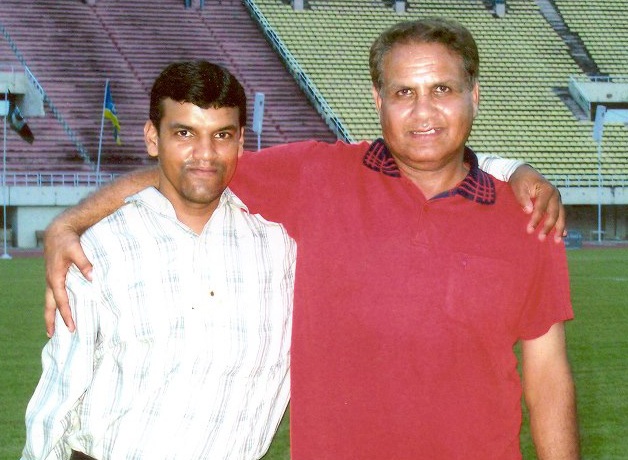 Shahid Khan (right) and commentator Muhammad Ajmal