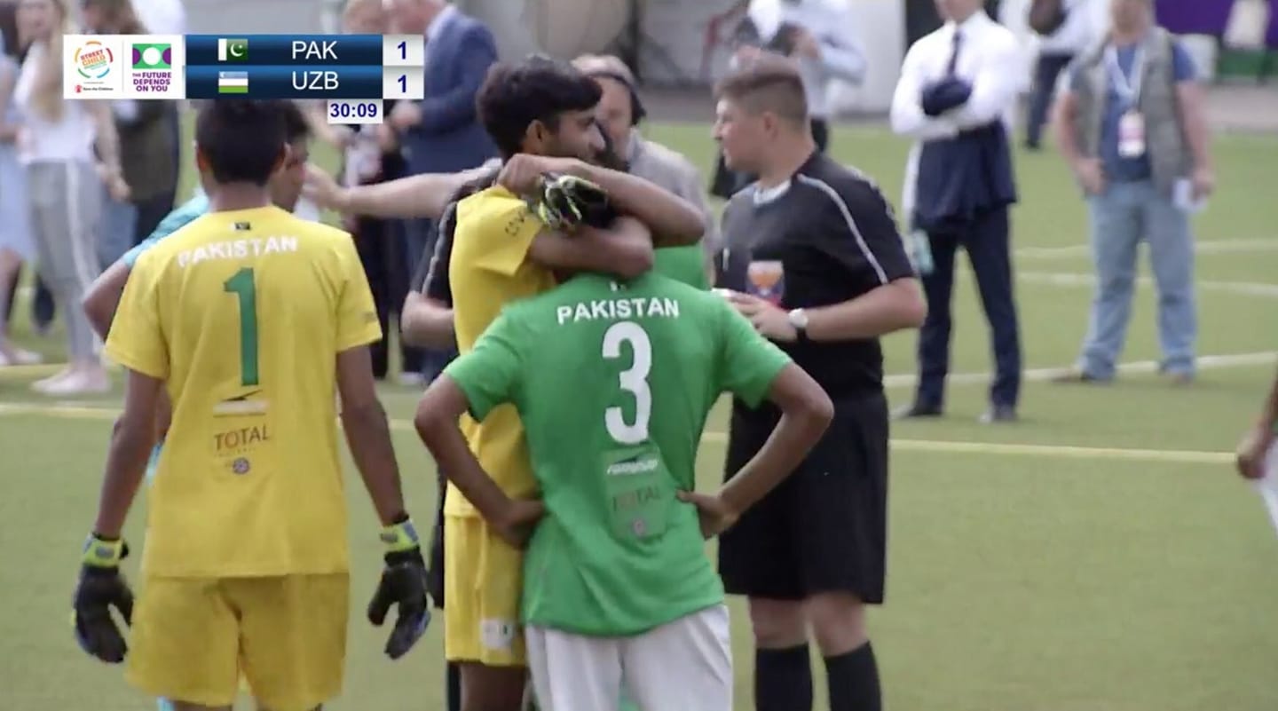 Uzbekistan beat Pakistan in final of Street Child Football World Cup [Geo]