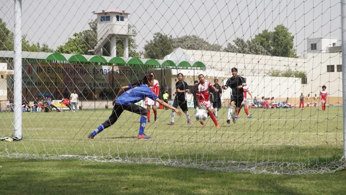 Akhtar slams ongoing National Women Football C’ship over ‘loopholes’ [The News]